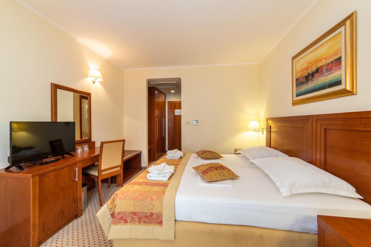 Hotel Bella Vista ดริเวนิก ภายนอก รูปภาพ