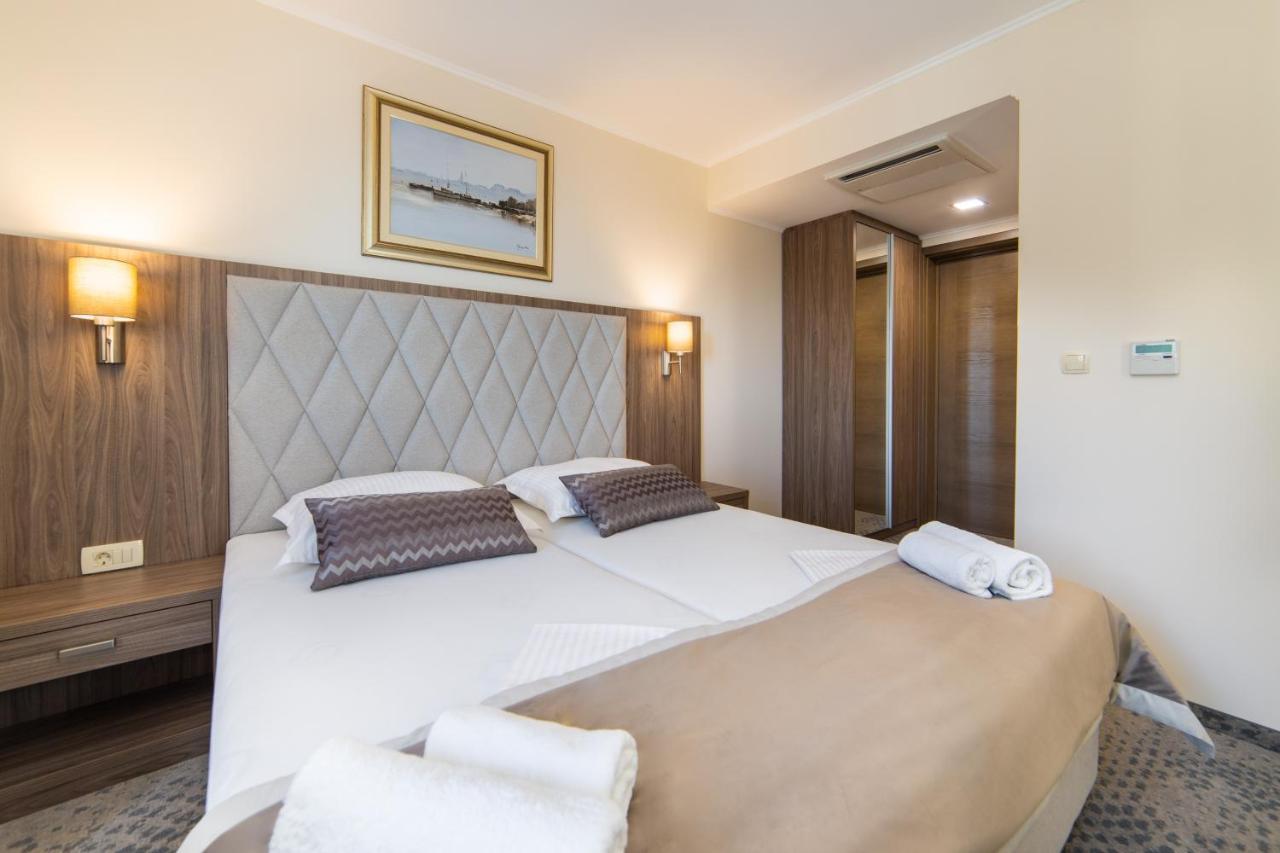 Hotel Bella Vista ดริเวนิก ภายนอก รูปภาพ