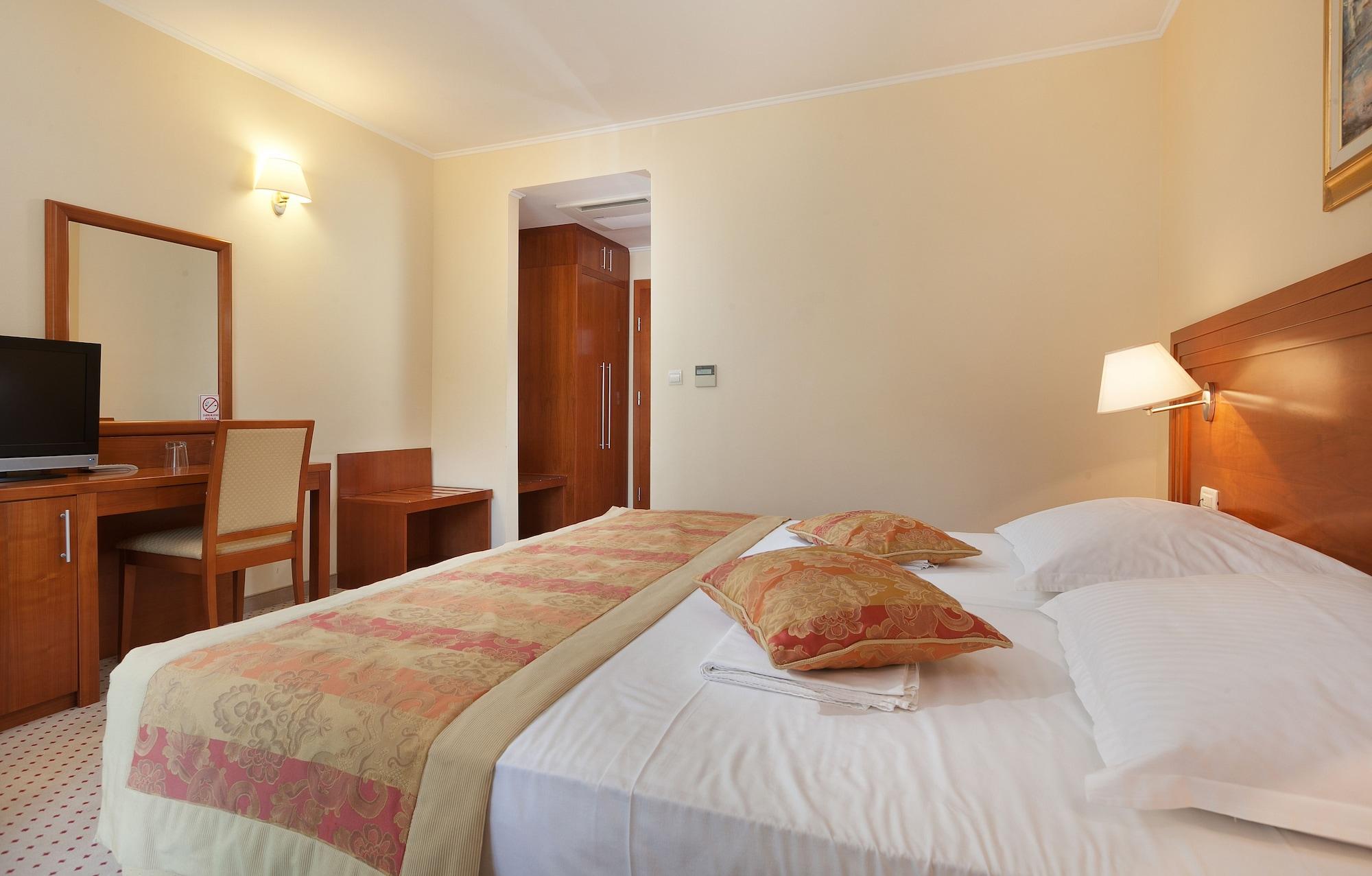 Hotel Bella Vista ดริเวนิก ภายนอก รูปภาพ