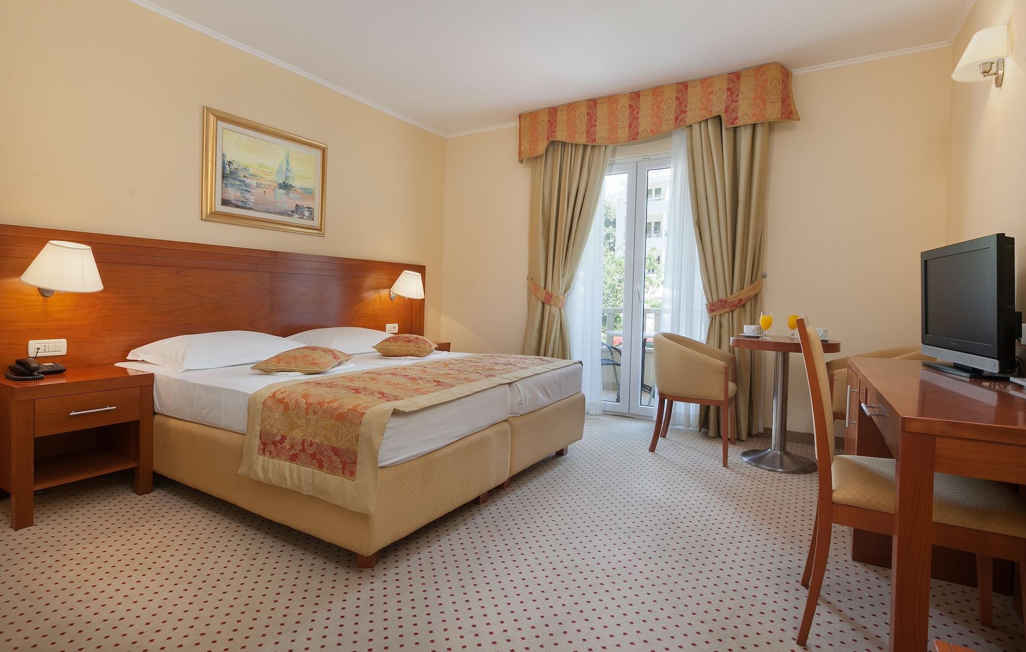 Hotel Bella Vista ดริเวนิก ภายนอก รูปภาพ
