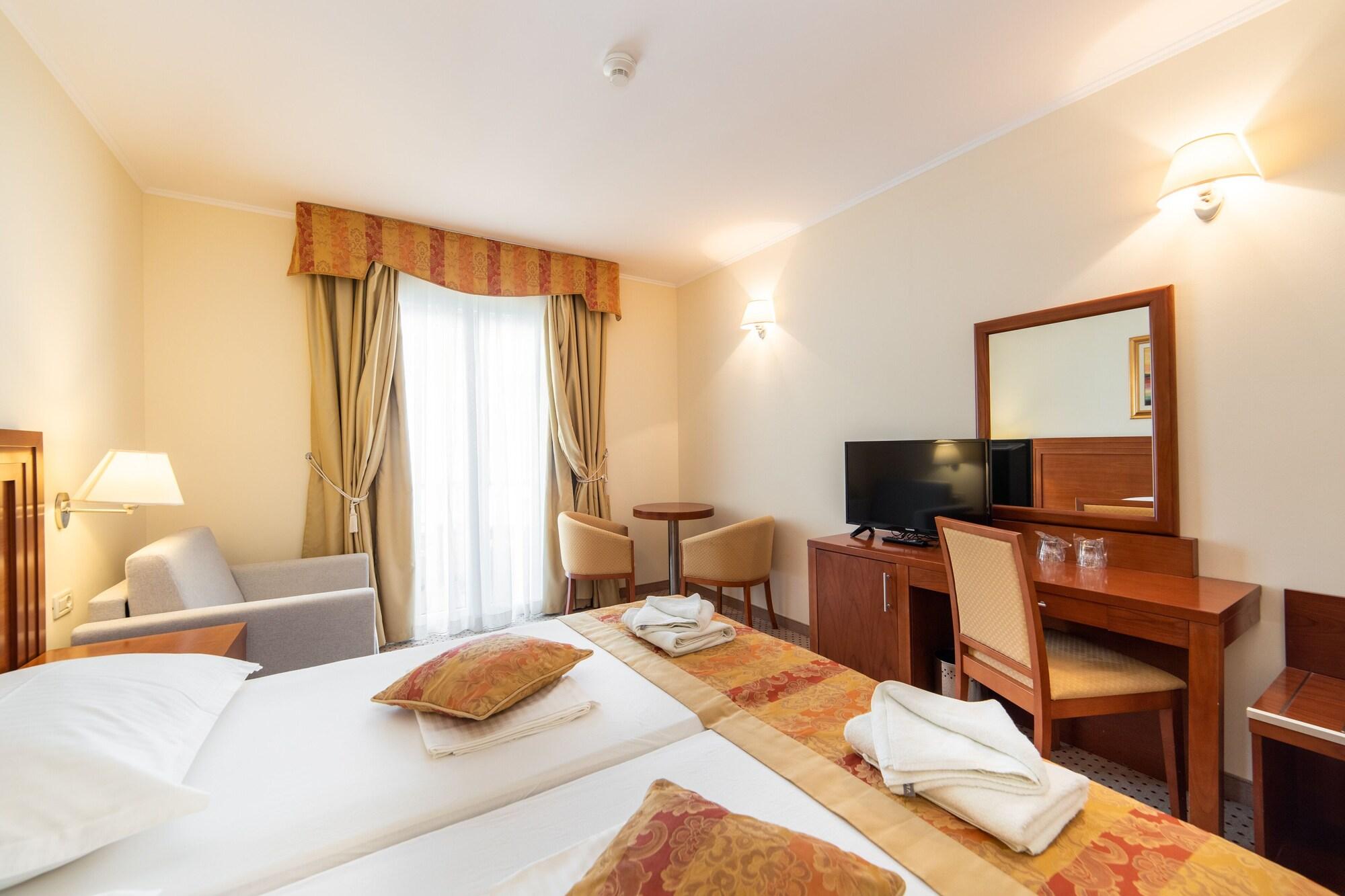 Hotel Bella Vista ดริเวนิก ภายนอก รูปภาพ