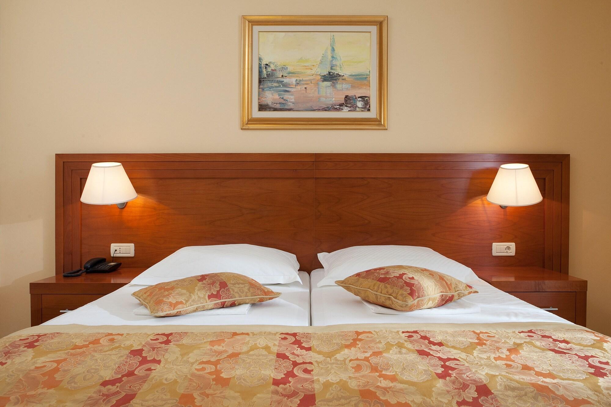 Hotel Bella Vista ดริเวนิก ภายนอก รูปภาพ