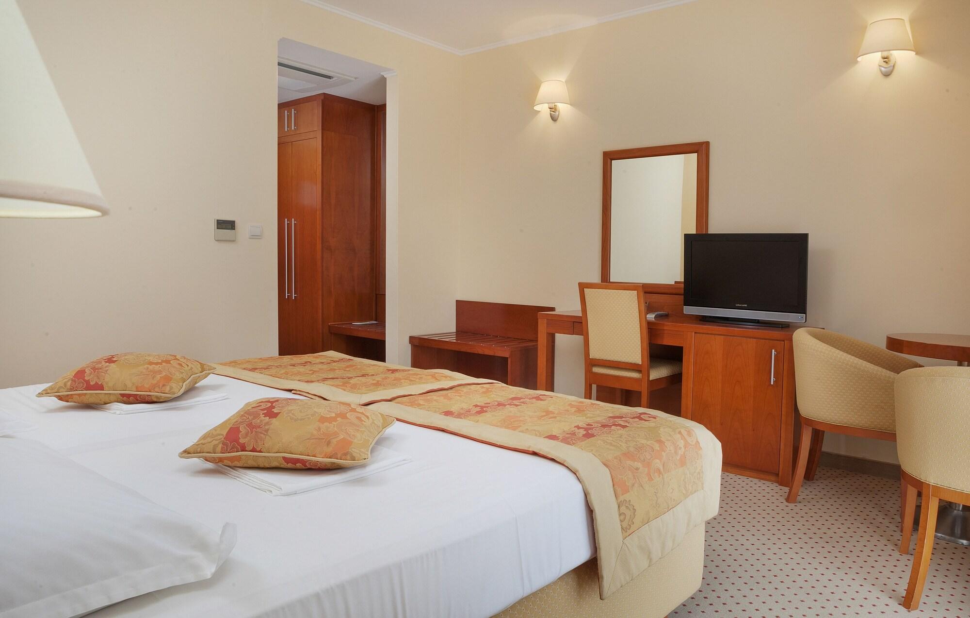 Hotel Bella Vista ดริเวนิก ภายนอก รูปภาพ