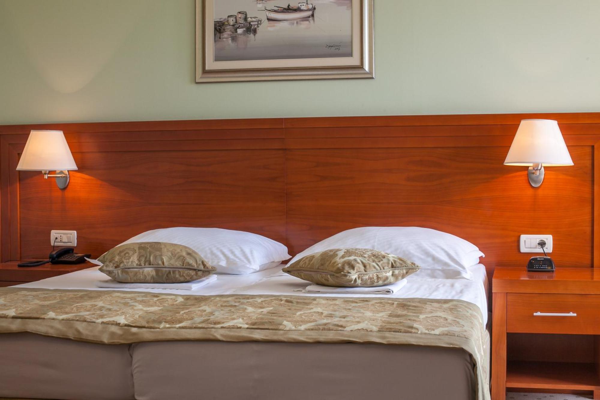 Hotel Bella Vista ดริเวนิก ภายนอก รูปภาพ
