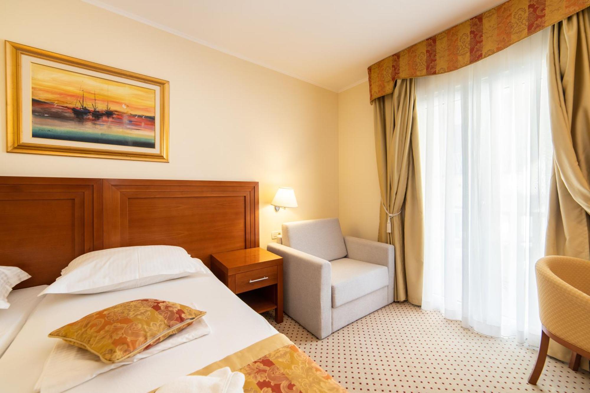 Hotel Bella Vista ดริเวนิก ภายนอก รูปภาพ
