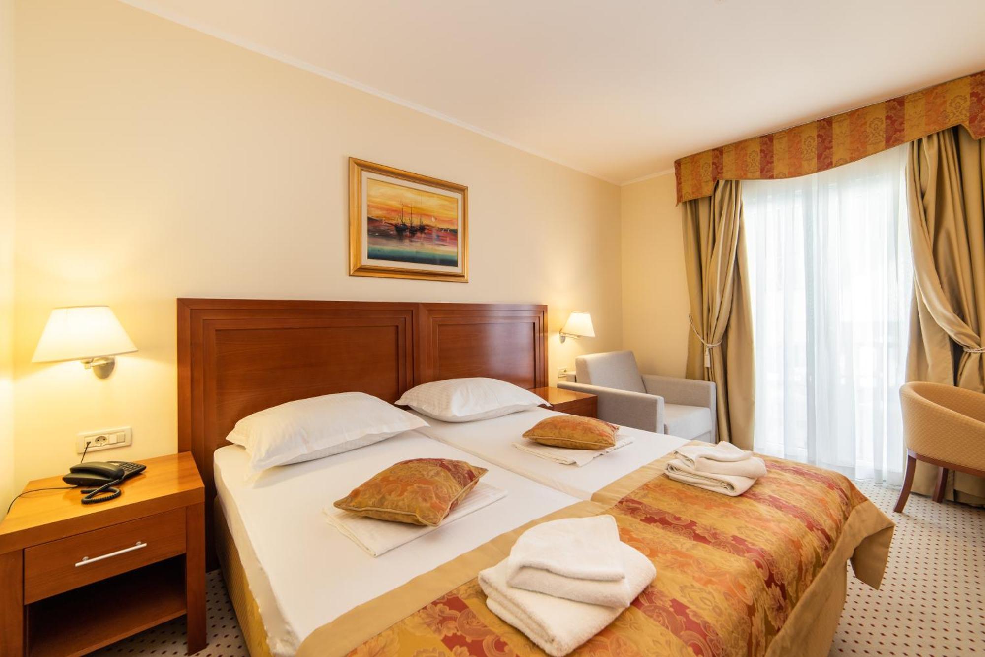 Hotel Bella Vista ดริเวนิก ภายนอก รูปภาพ