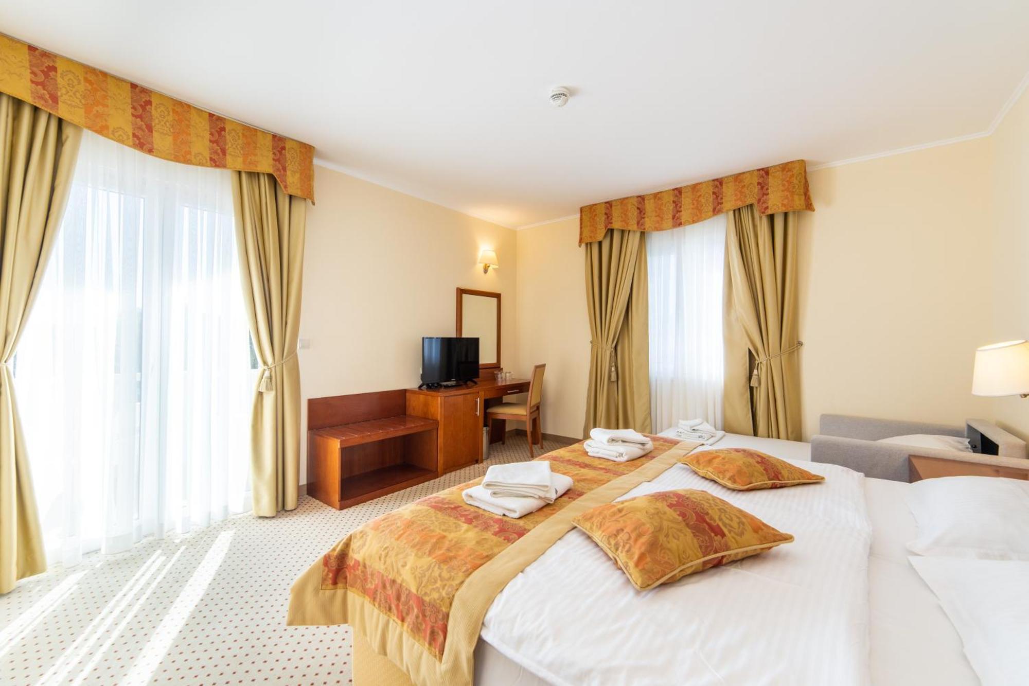 Hotel Bella Vista ดริเวนิก ภายนอก รูปภาพ