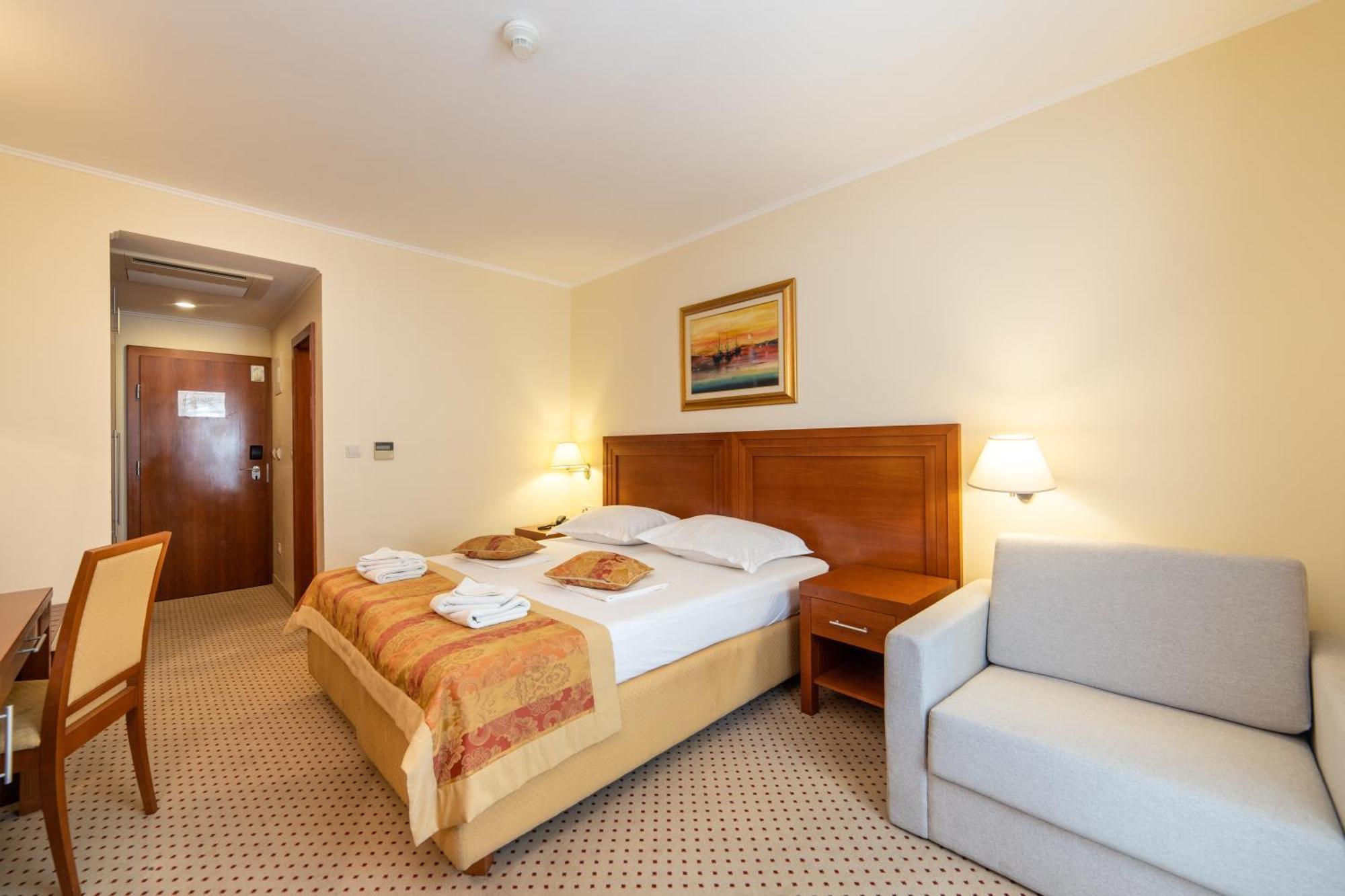 Hotel Bella Vista ดริเวนิก ภายนอก รูปภาพ