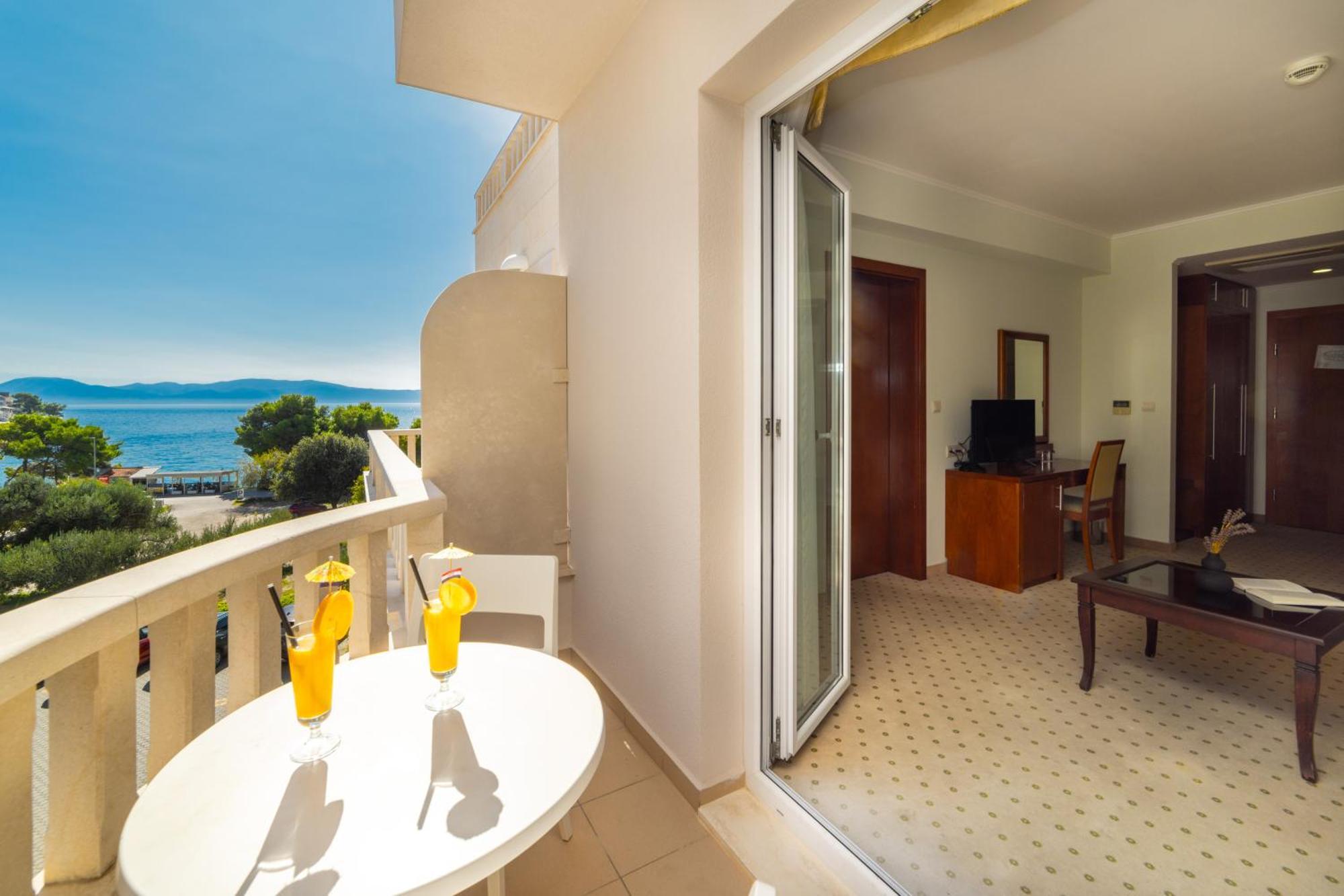 Hotel Bella Vista ดริเวนิก ภายนอก รูปภาพ